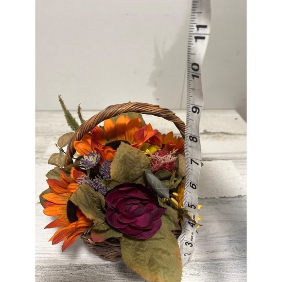 Pretty basket with fall colored flowers - Picture 5 of 6